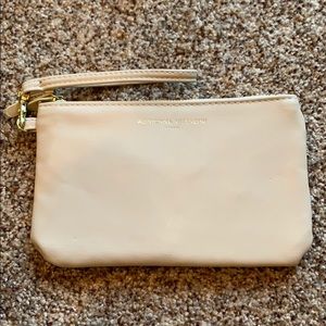 Adrienne Vittadini wristlet with cell charger